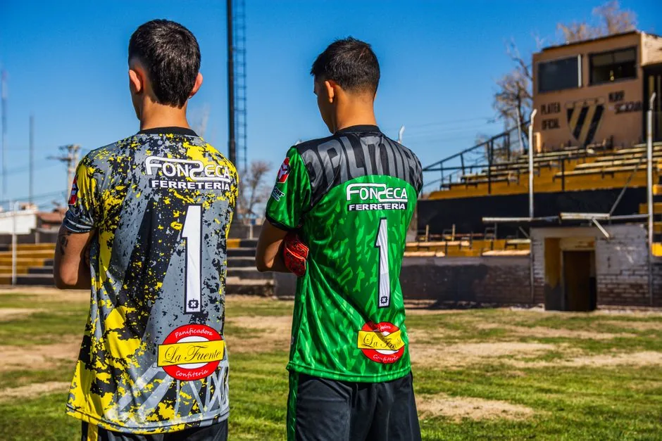 Camiseta de juego, réplica o de paseo: en qué se distinguen